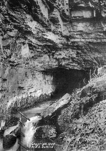 Bell Witch Cave in 1909