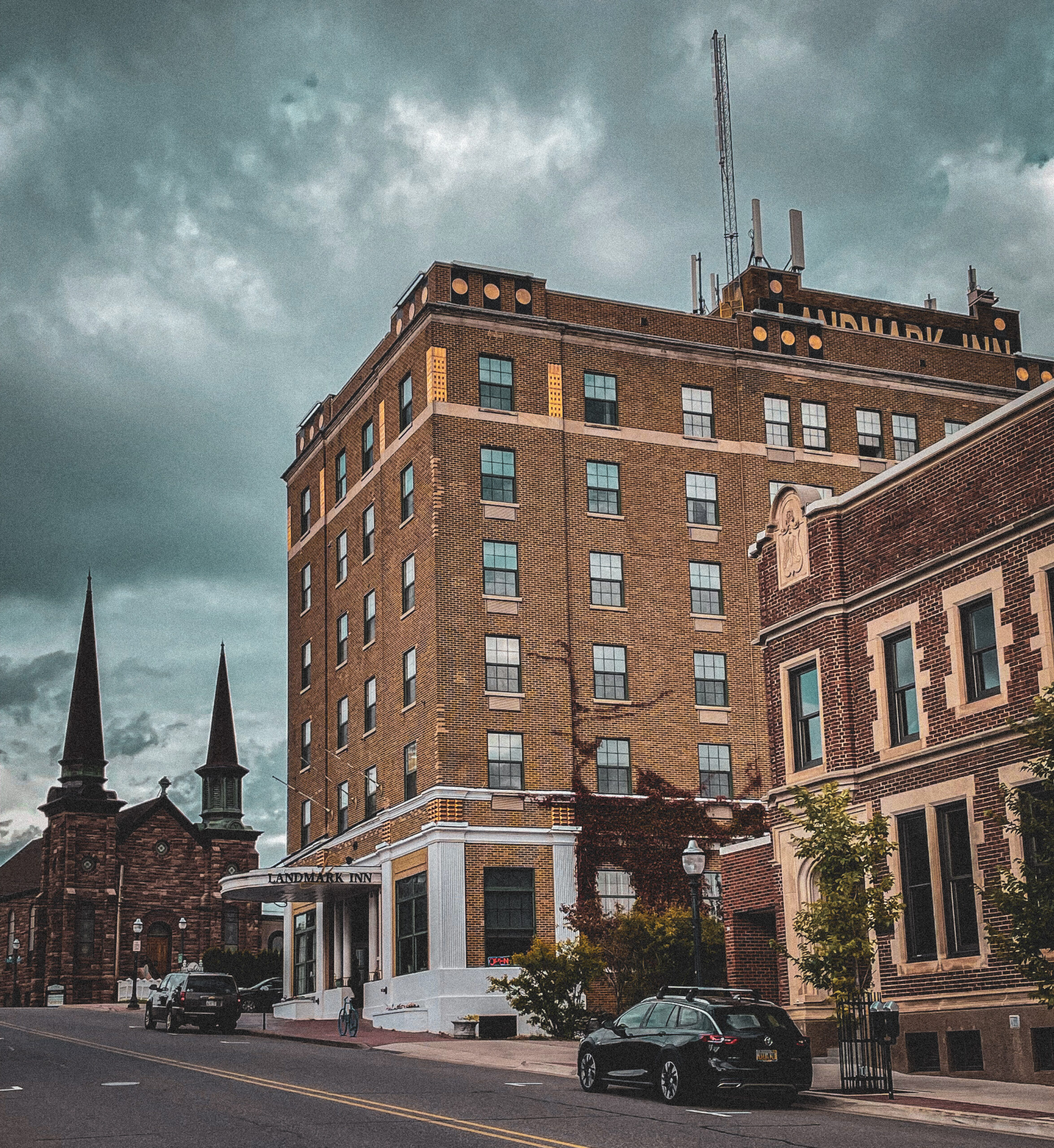 Landmark Inn