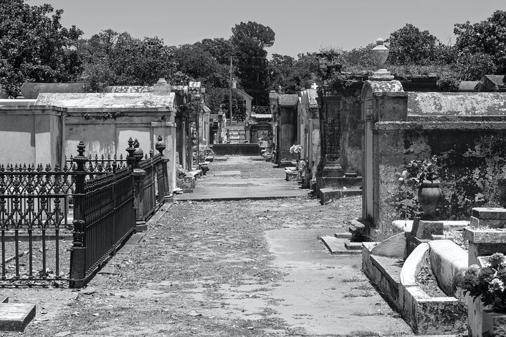After Dark Haunted New Orleans City and Cemetery Bus Tour