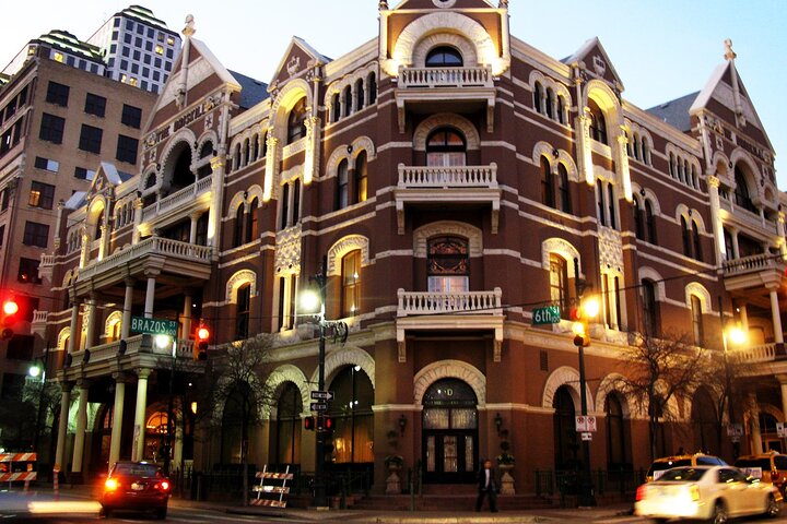 Austin Paranormal Pub Crawl With Driskill Ghost Stories