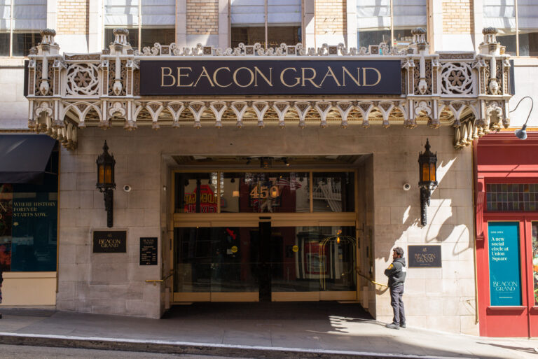The main entrance of the Beacon Grand hotel at 450 Powell Street