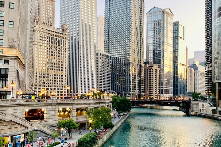 Chicago Crime, Mobsters & Ghosts Walking Tour