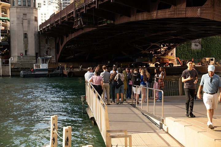 Chicago Gangsters and Ghosts Walking Tour