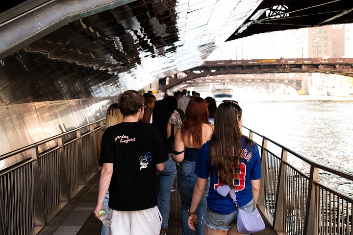 Chicago Gangsters and Ghosts Walking Tour