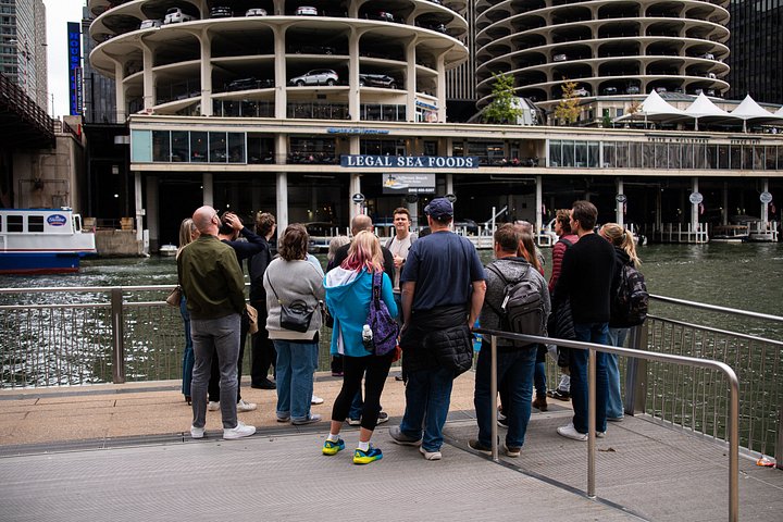 Chicago Gangsters and Ghosts Walking Tour