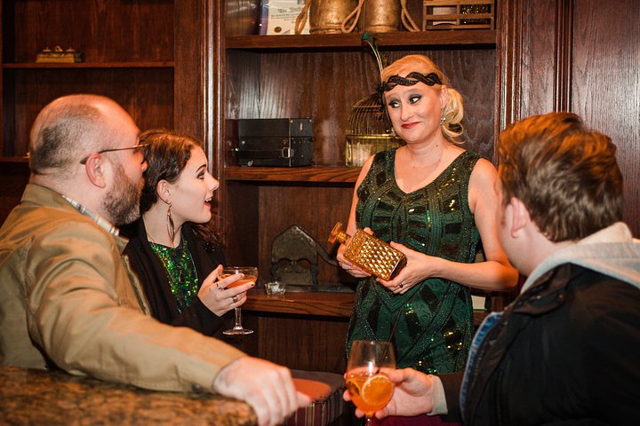Haunted Chicago Booze and Boos Ghost Walking Tour