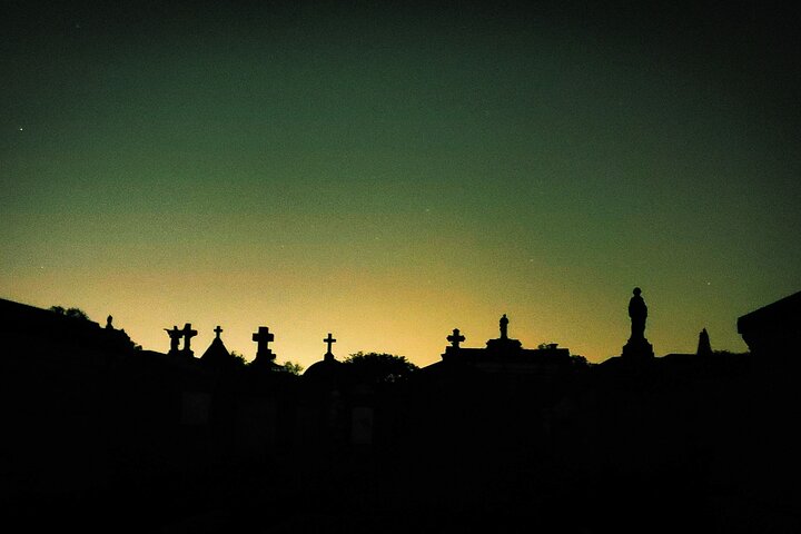 New Orleans Dead of Night Ghosts and Cemetery Bus Tour