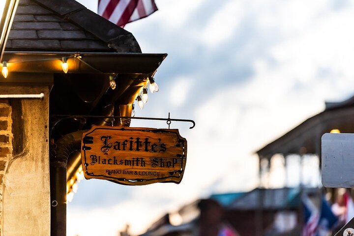 New Orleans Haunted Pub Crawl: Ghosts & French Quarter Nightlife
