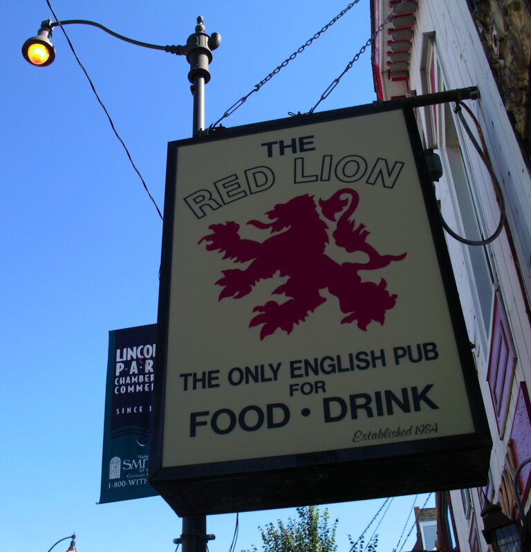 The Red Lion Pub's hanging sign in Lincoln Park, 2007