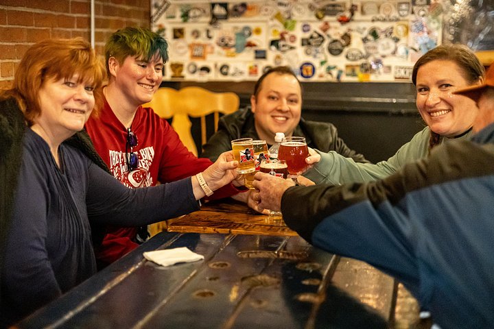 A round of lively conversations with our guests on a drink tour!