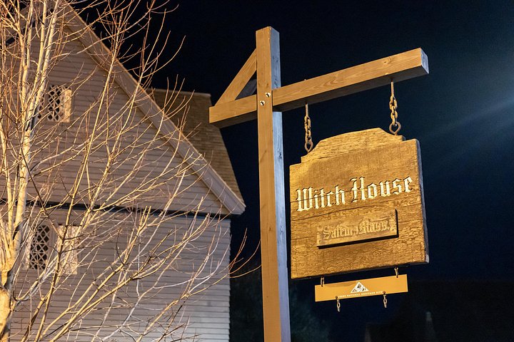 Where witchcraft, legends, and hauntings collide—walk the haunted path through Salem with us!
