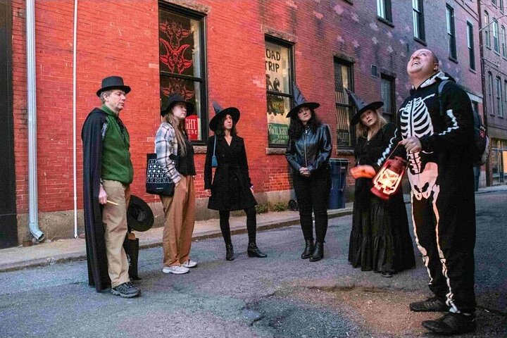 Salem Ghosts: Witches & Wicked Whispers Guided Walking Tour