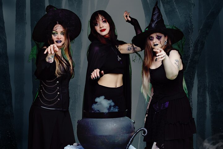 Salem Ghosts: Witches & Wicked Whispers Guided Walking Tour