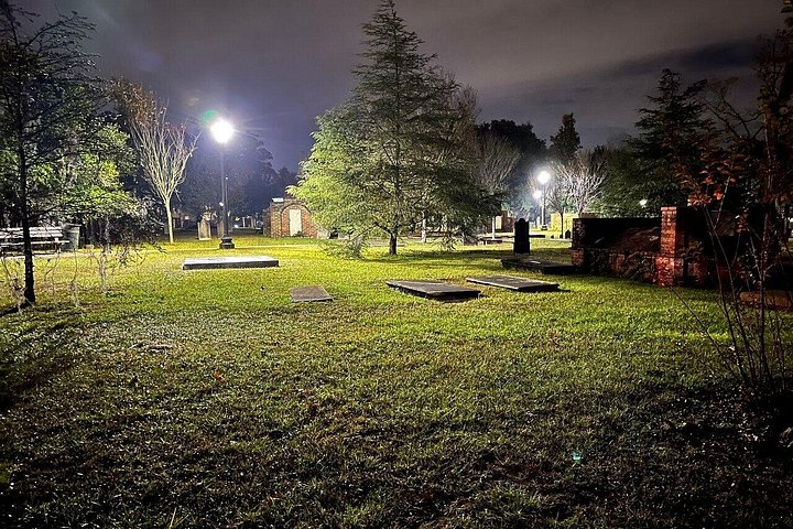 Savannah Dead of Night: Adults-Only Ghost Walking Tour
