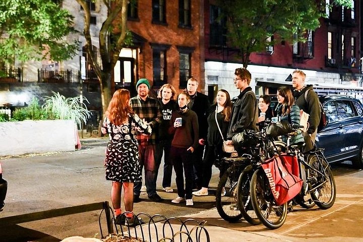 Savannah's Premier Ghost Tour Experience.