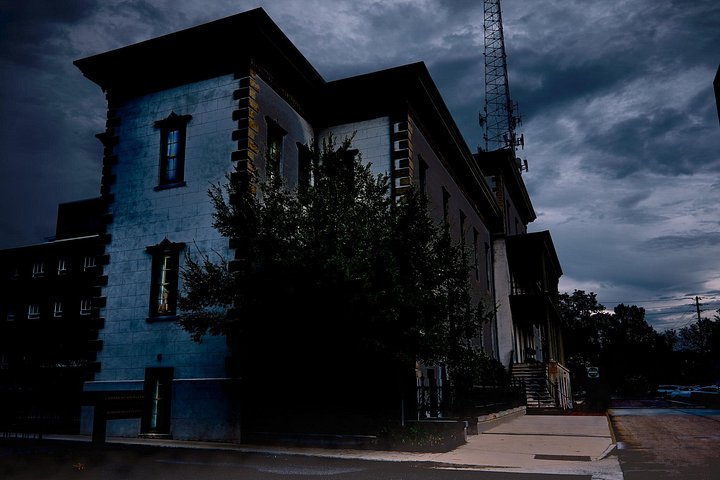 Sixth Sense Savannah Ghost Tour